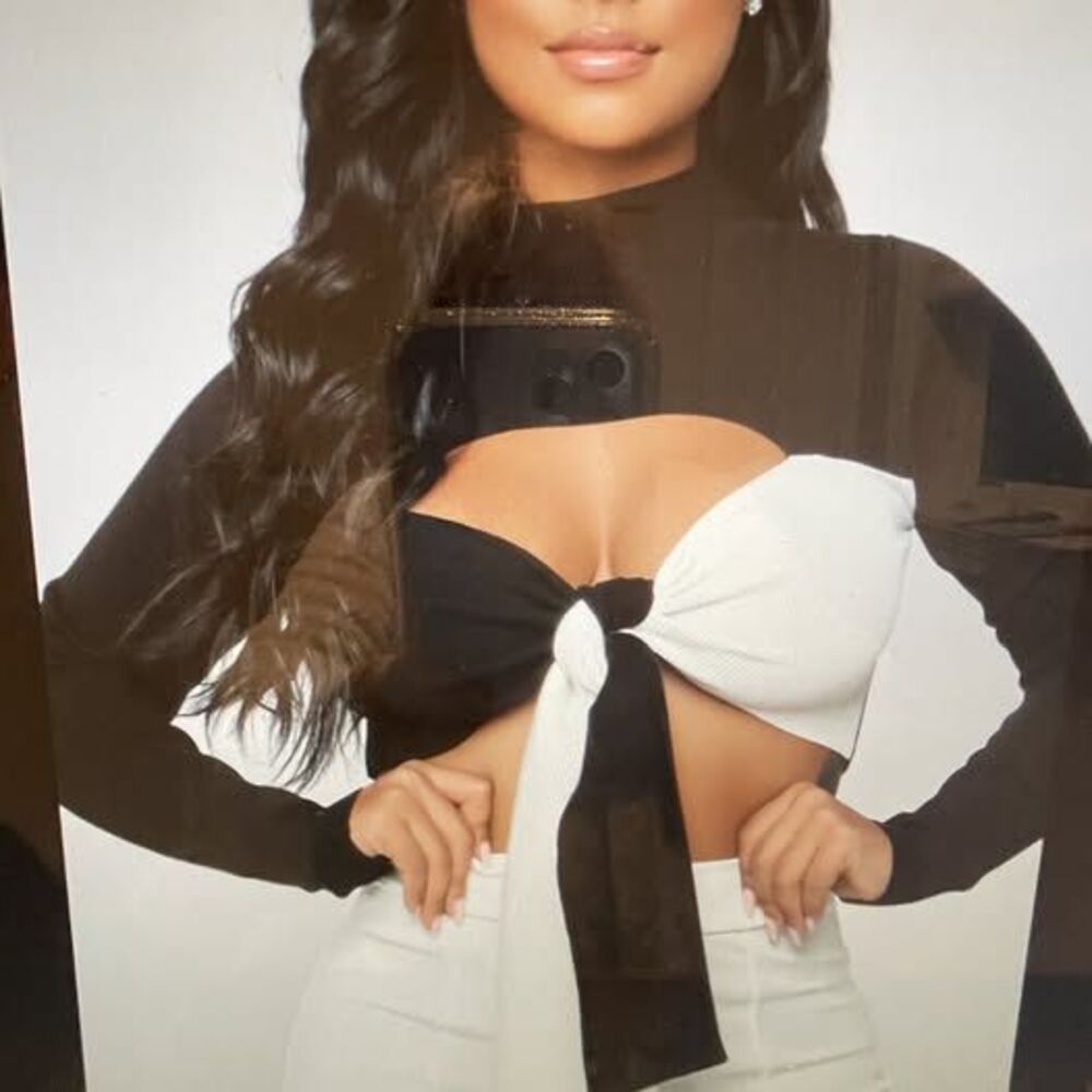 Sexy Cropped Sweater - Black/White NWT